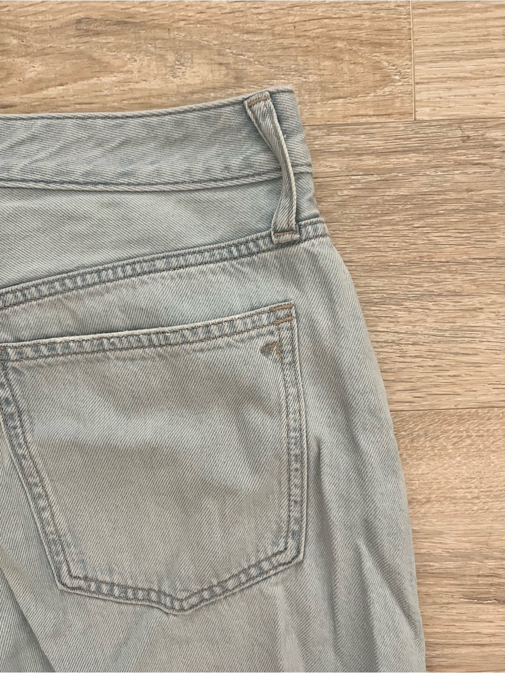 Madewell Women’s The Curvy Darted Barrel-Leg Jean in Airy Denim Laguna Wash - 28 - Picture 9 of 9